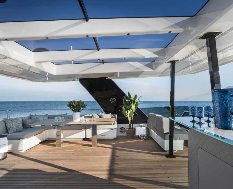 70-sunreef-power-exterior-02